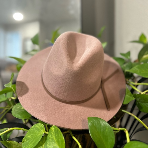 Lot of Four Fall Hats - Picture 9 of 16